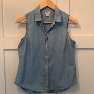 J Crew Women’s Chambray button up shirt in signature fit size M